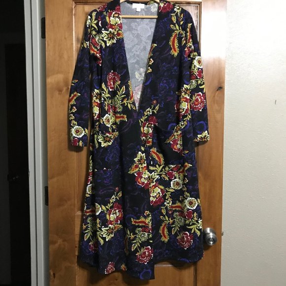 Lularoe Small Floral Duster‎ - Picture 1 of 3